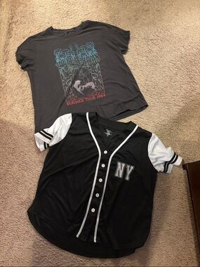 Black & White NY Short-Sleeve Baseball Tee - Casual Women's Top